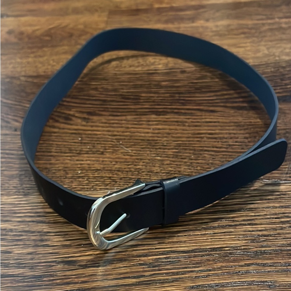 Women’s black H&M belt size small